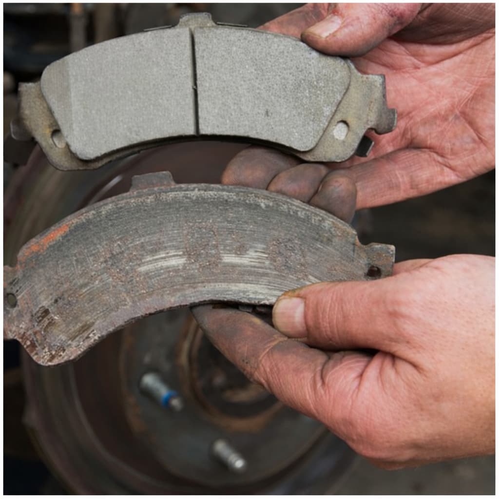 Aşınmış Ve Yeni Fren Balatalarının Araç Üzerinde Yan Yana Karşılaştırılması