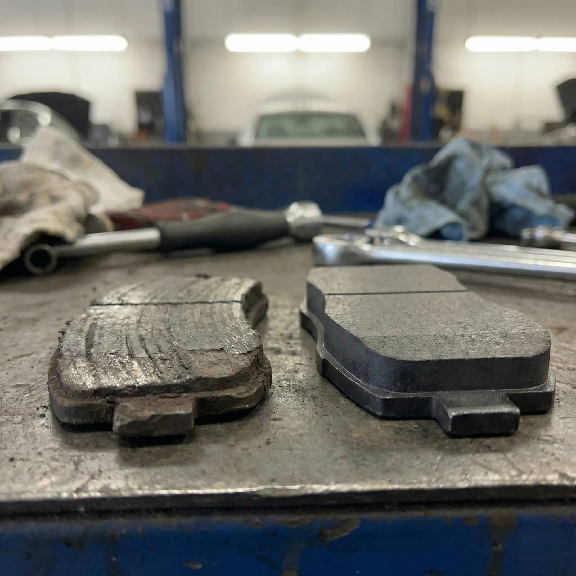 Aşınmış Fren Balatası Ile Yeni Fren Balatası Yan Yana